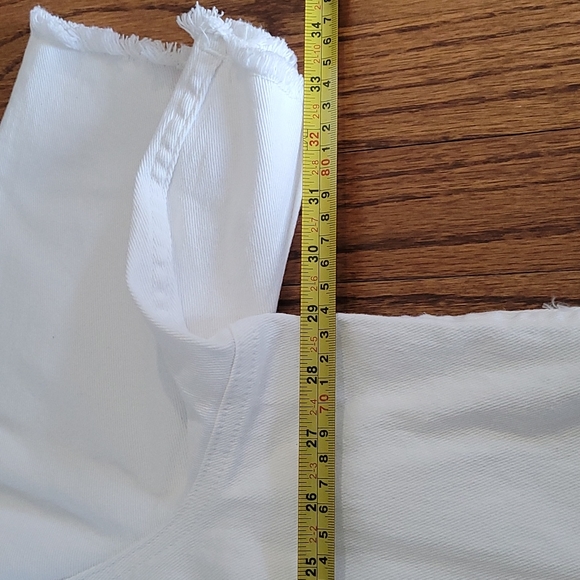 White Denim Plus Size 32W Jean Jacket with Metal Rivet Closure - Picture 9 of 11